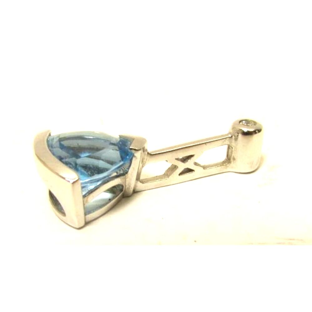 14K WHITE GOLD Pendant With a Pear Cut Blue Topaz 1.5 gr